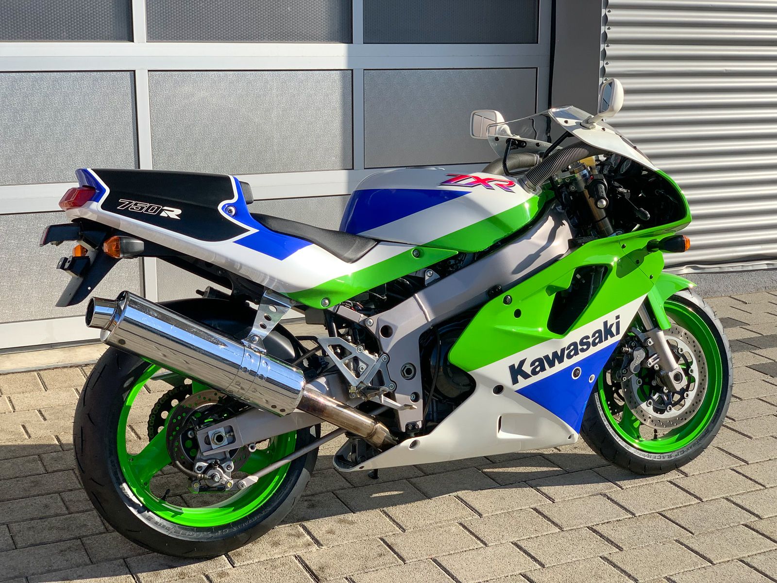 1991 Kawasaki ZXR750R: a high-performance homologation superbike