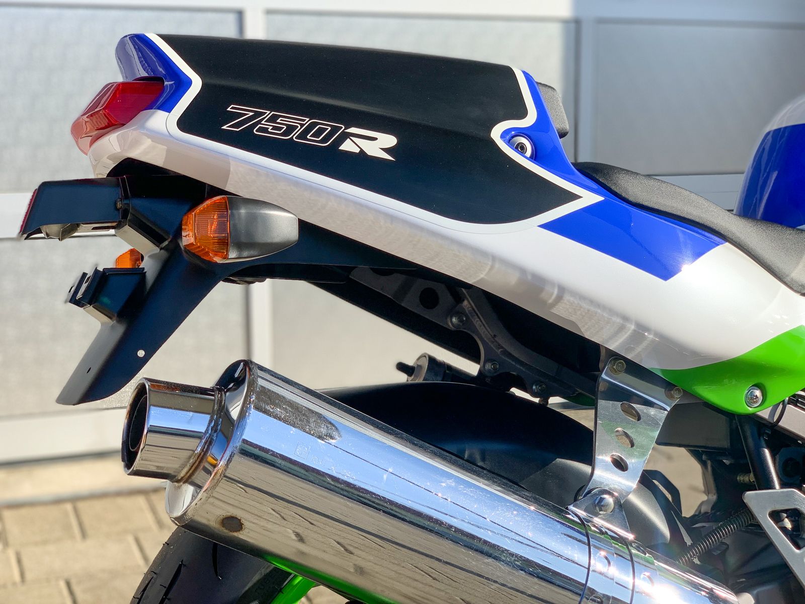 Kawasaki ZXR750R: a racing homologation motorcycle