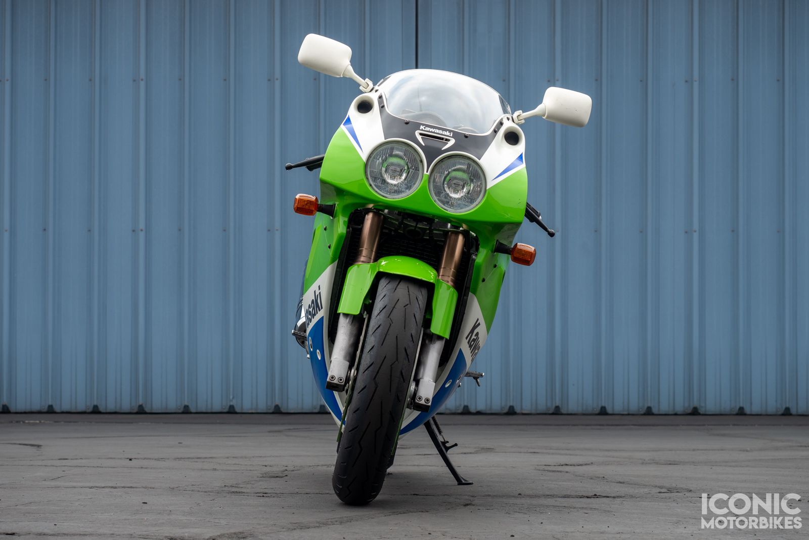 1992 Kawasaki ZXR750 ZX750-J2 superbike overview