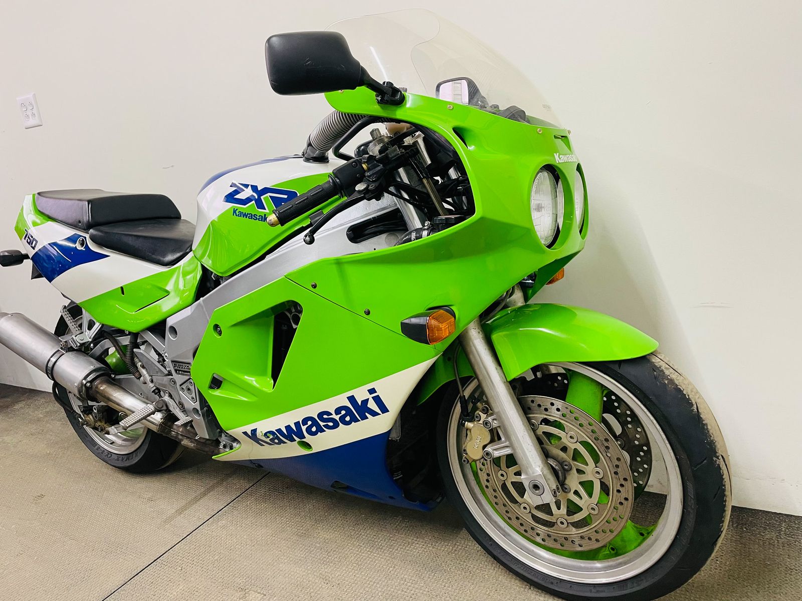 Kawasaki zxr750r k1/k2 homologation superbike