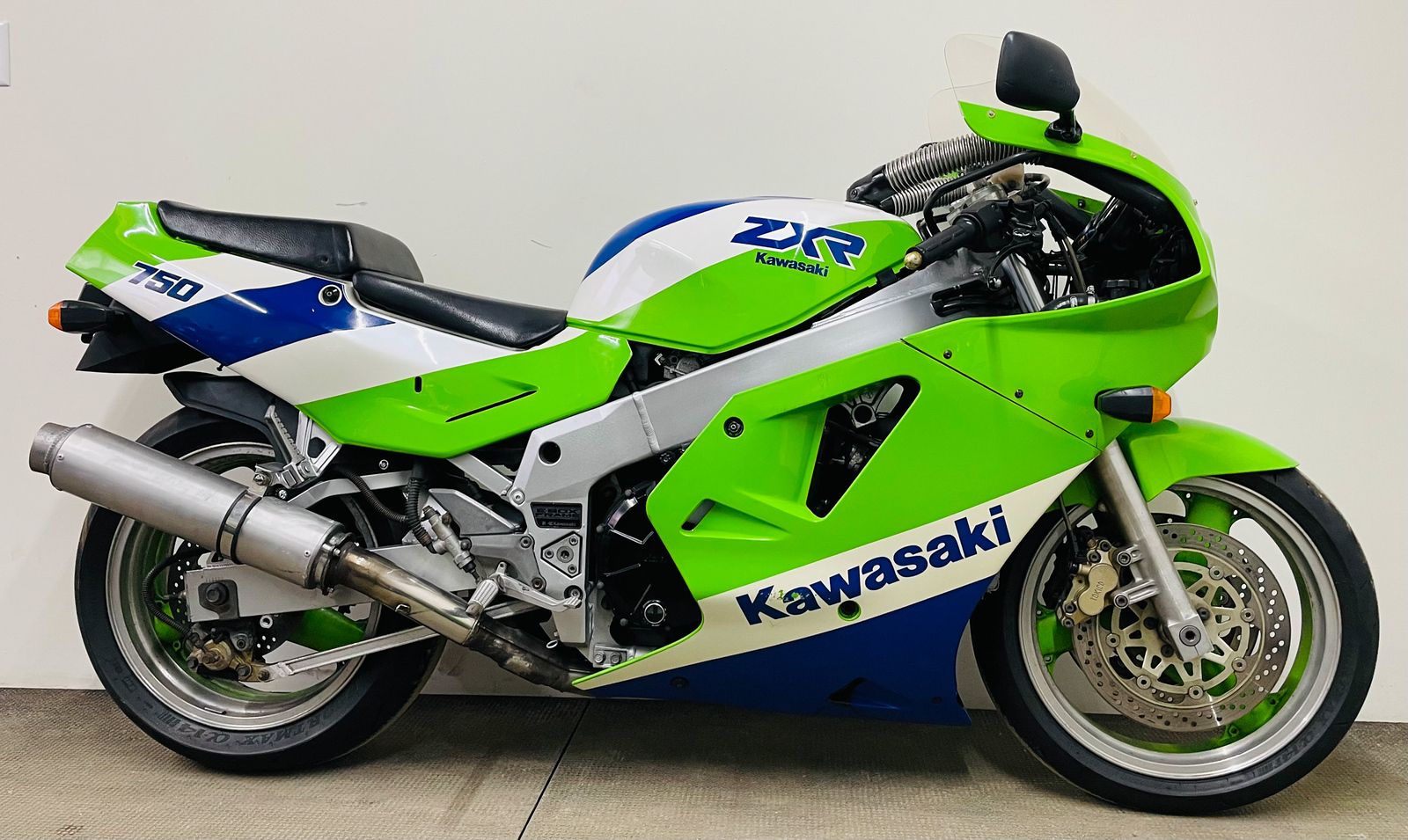 1989 Kawasaki ZXR750 H1 vintage superbike review