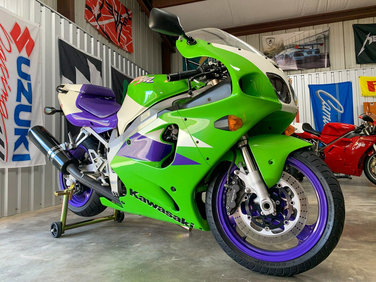 1997 Kawasaki Ninja ZX-7R superbike features and specifications