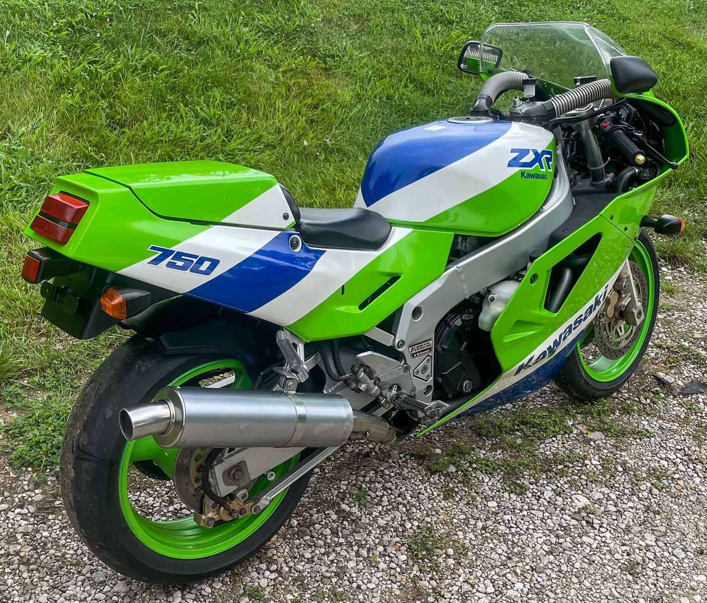 1989 Kawasaki ZXR750 H1 vintage superbike features and specifications