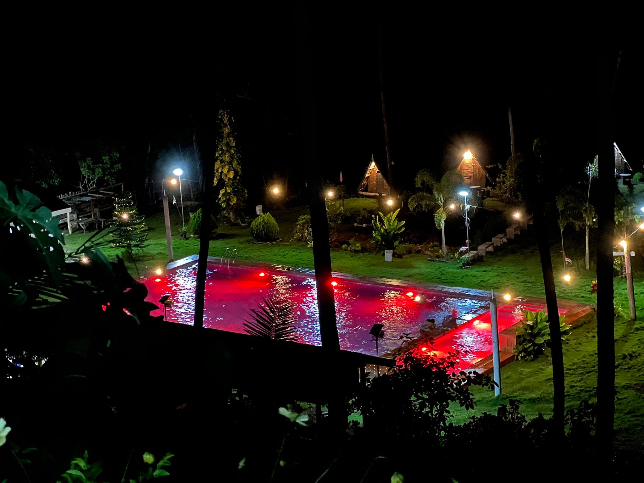 Lohong Beach Camp & Resort | Ragay