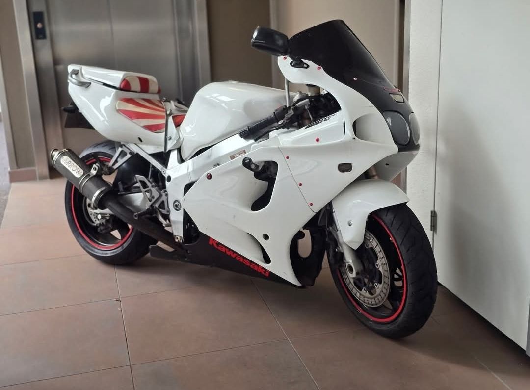 The Kawasaki Ninja ZX-7R remains the undisputed heavyweight