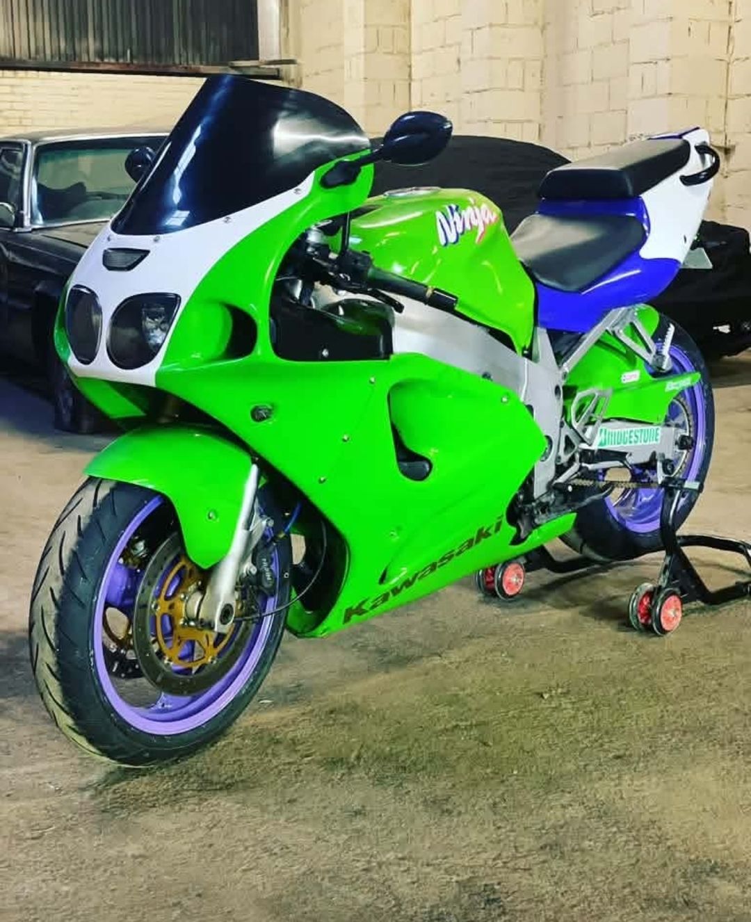 Kawasaki Ninja ZX-7R superbike review and features