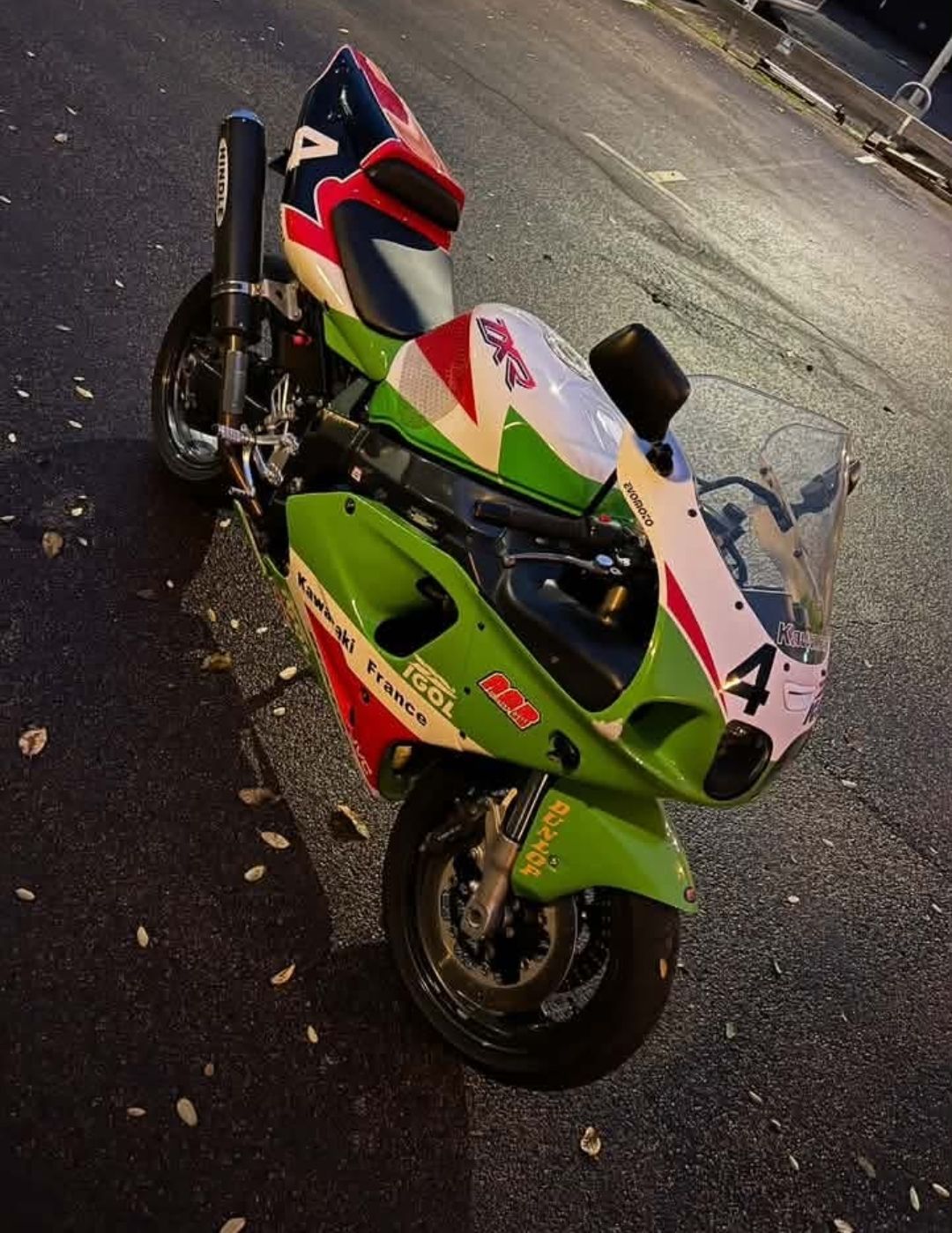 Kawasaki ZXR750 H2 with works livery