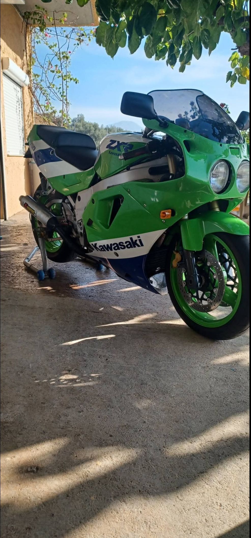 Kawasaki ZXR750 J1: a classic superbike with a 749cc liquid-cooled