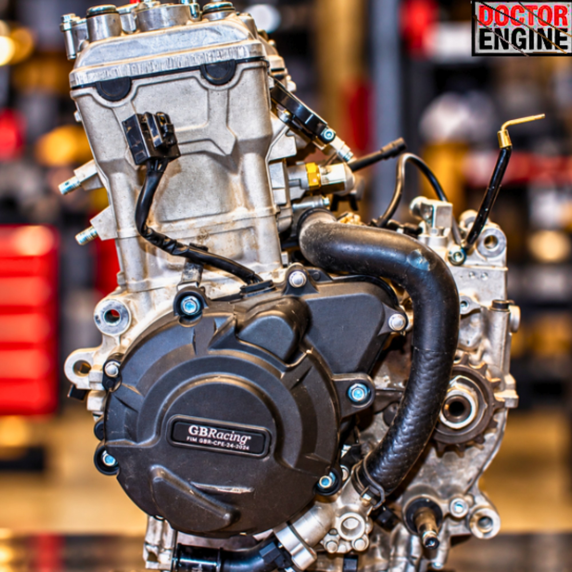 りんページ The Kawasaki Ninja ZX-4RR engine is seriously cool because it