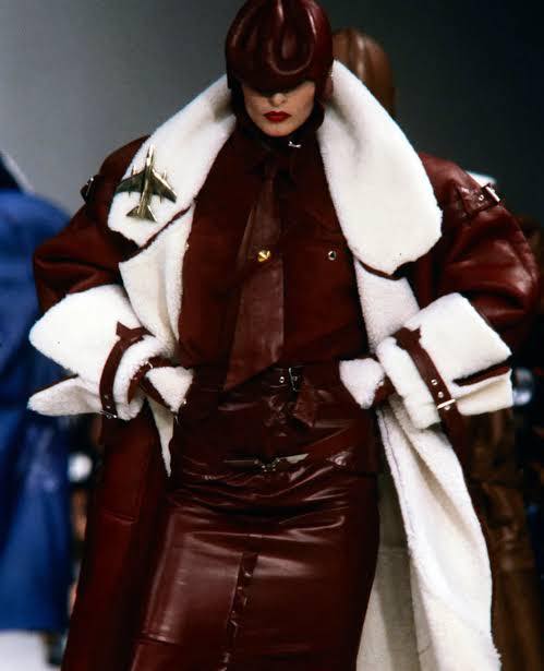 Claude Montana Fall/winter 1983-84 Wide shoulders and waist (The V
