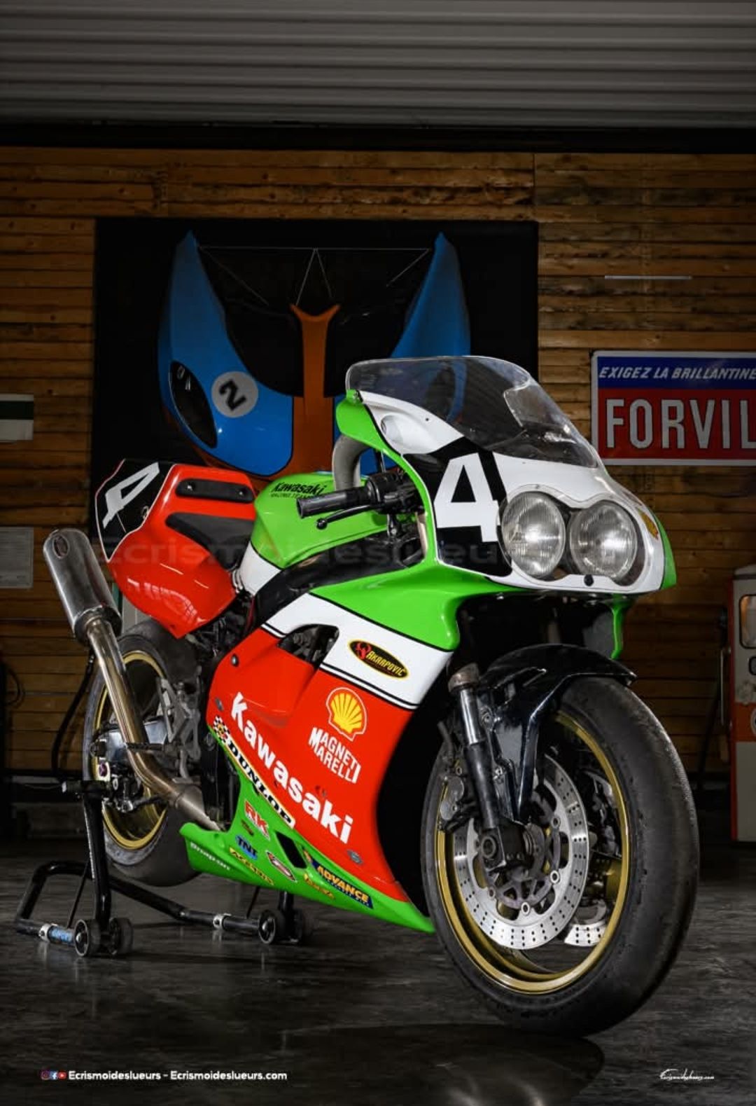 Kawasaki ninja zx-7r analog superbike specs and details