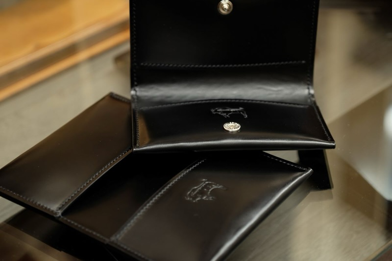 【新品未使用】TRAD BISON ケース　小銭入れ　ブラッククロム TRAD BISON (@roba76) • Facebook