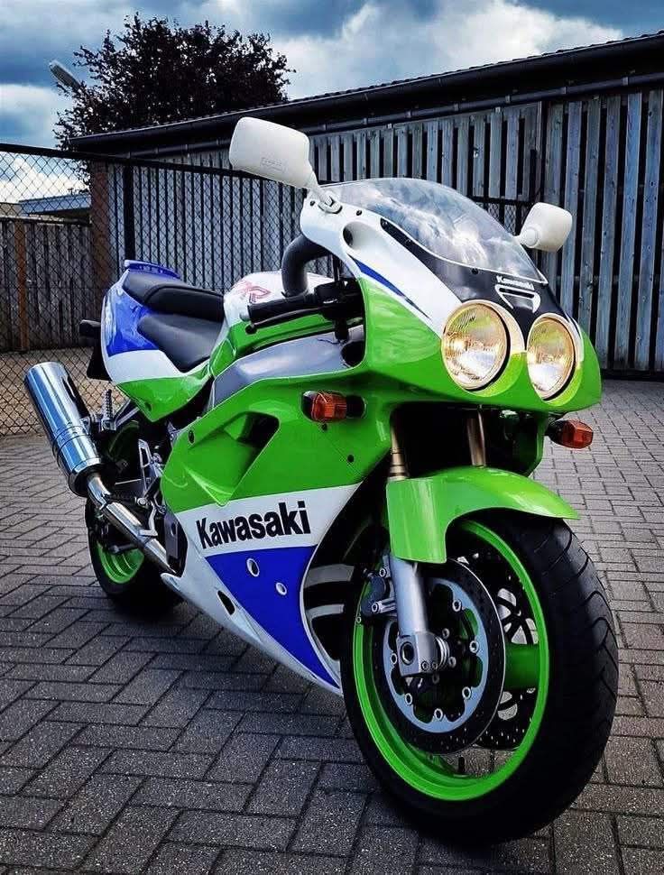 The Kawasaki Ninja ZX-7R is a classic superbike from the golden