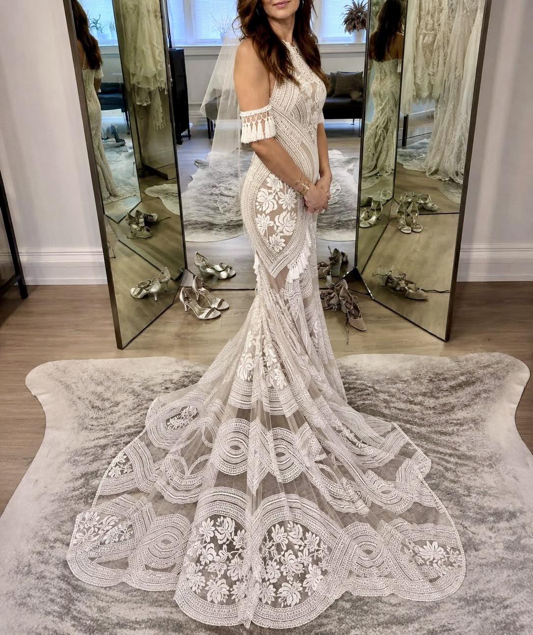 white and navy dress The Advantage show_on_collection Wedding dress - Wikipedia Sleeves Length:34-35 The hallmark design that