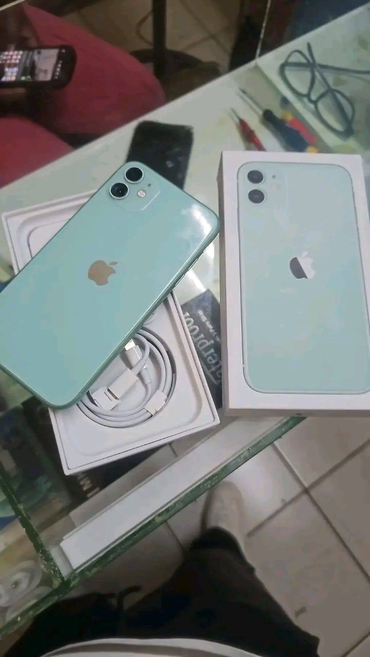 64gb iphone 11 with face id 100% battery 🔋 3300bwp negotiable