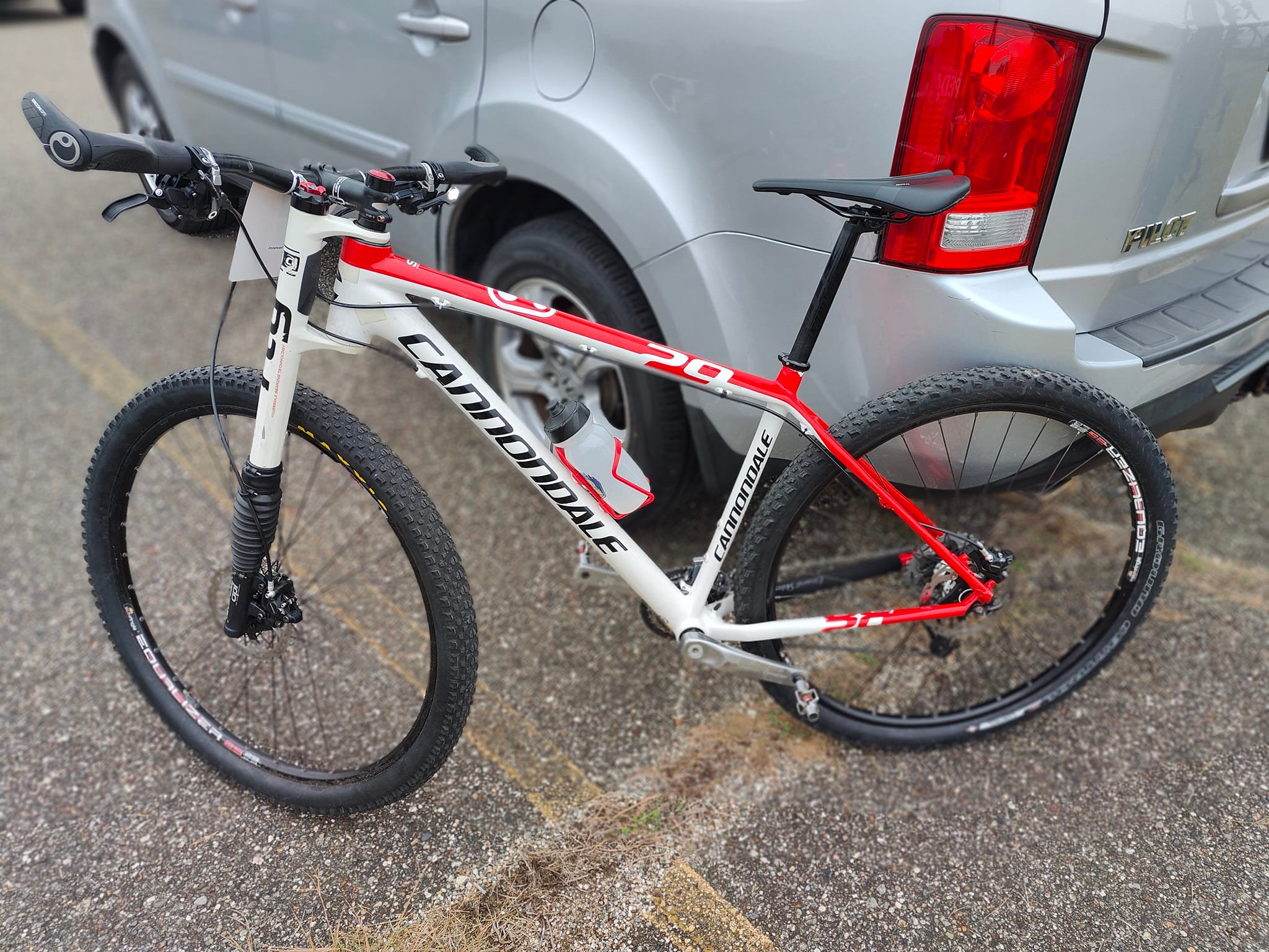 Cannondale Lefty Flash F2 in specific color?
