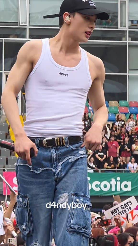 When the white tank topISNT AI Even betterits Hyunjin 🫠
