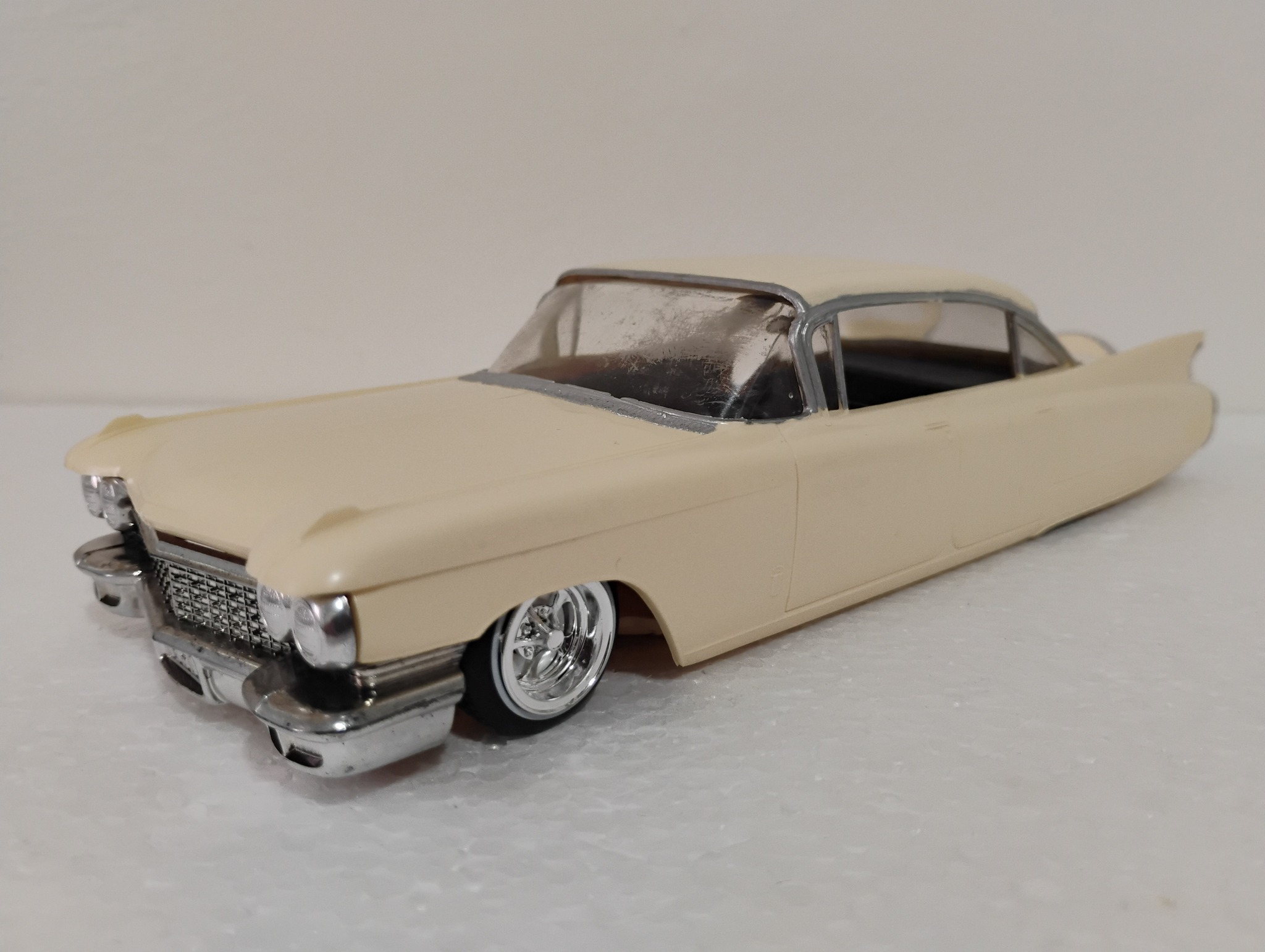 Jo-Han 60' Cadillac Fleetwood 60 painted in automotive Hamstead