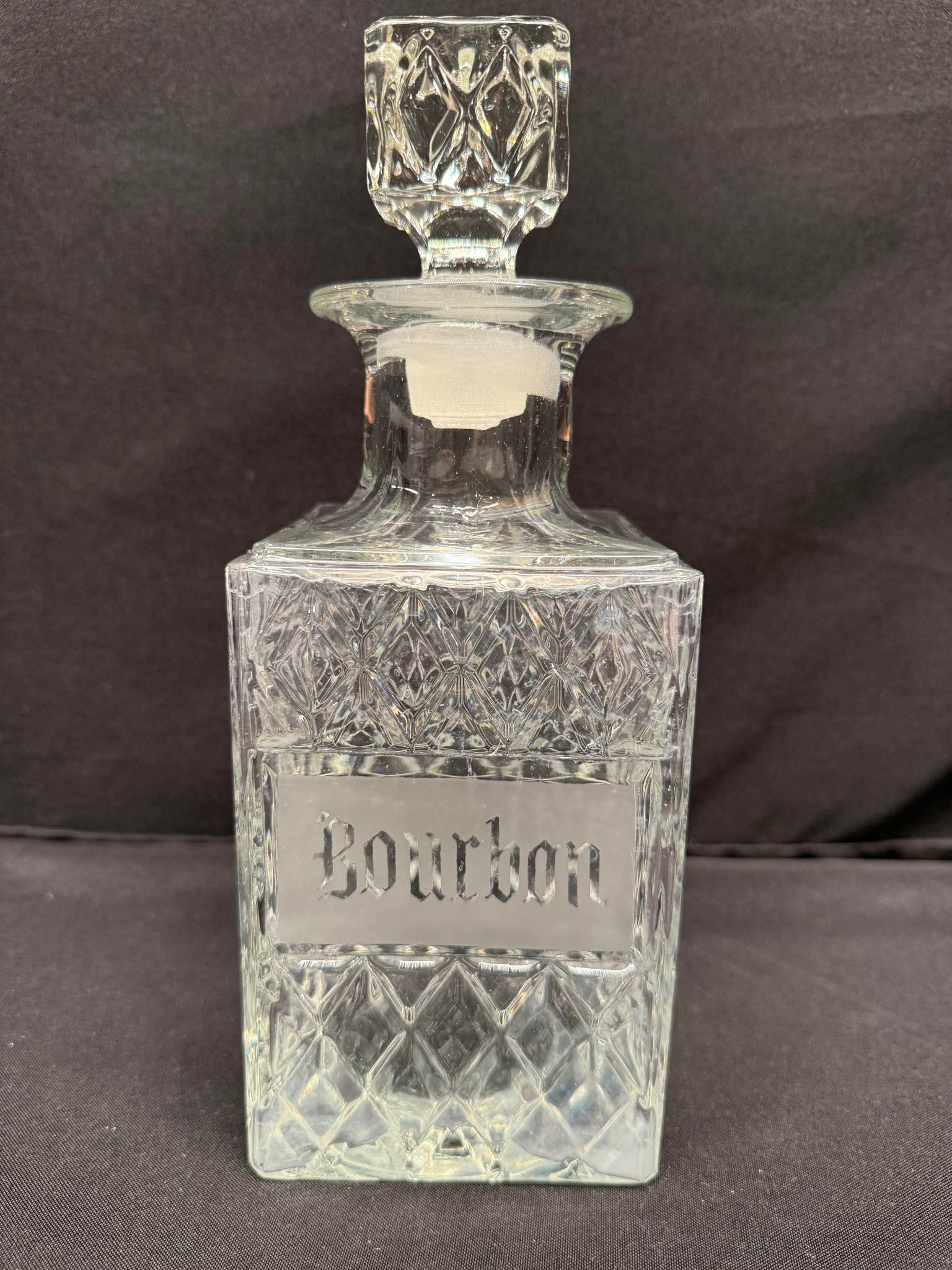 Set of 2 Clear glass whiskey decanter has 750ml capacity. This  display picture 1