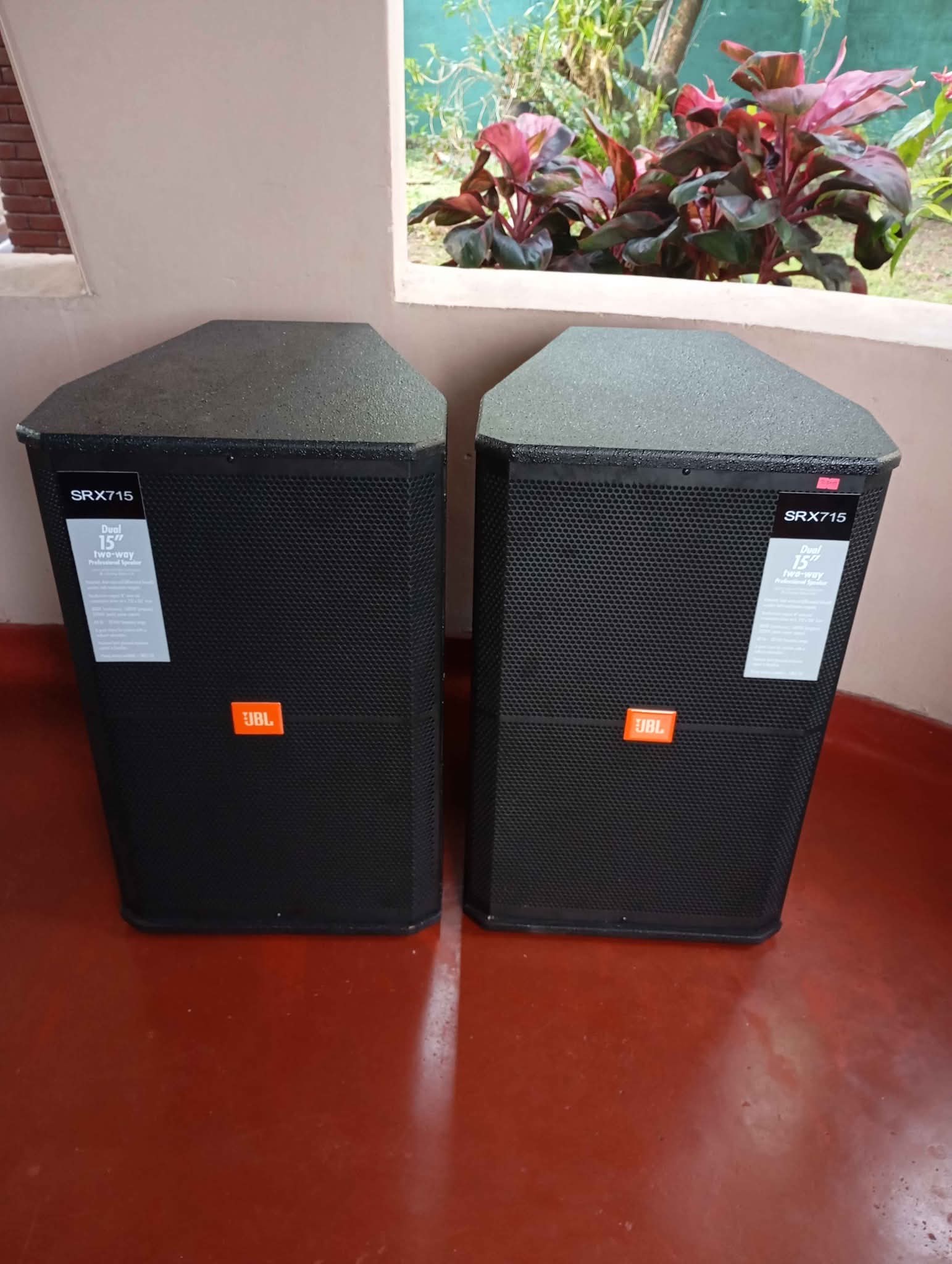 Excellent bookshelf speaker JBL J520M. Sound is great Highly rated