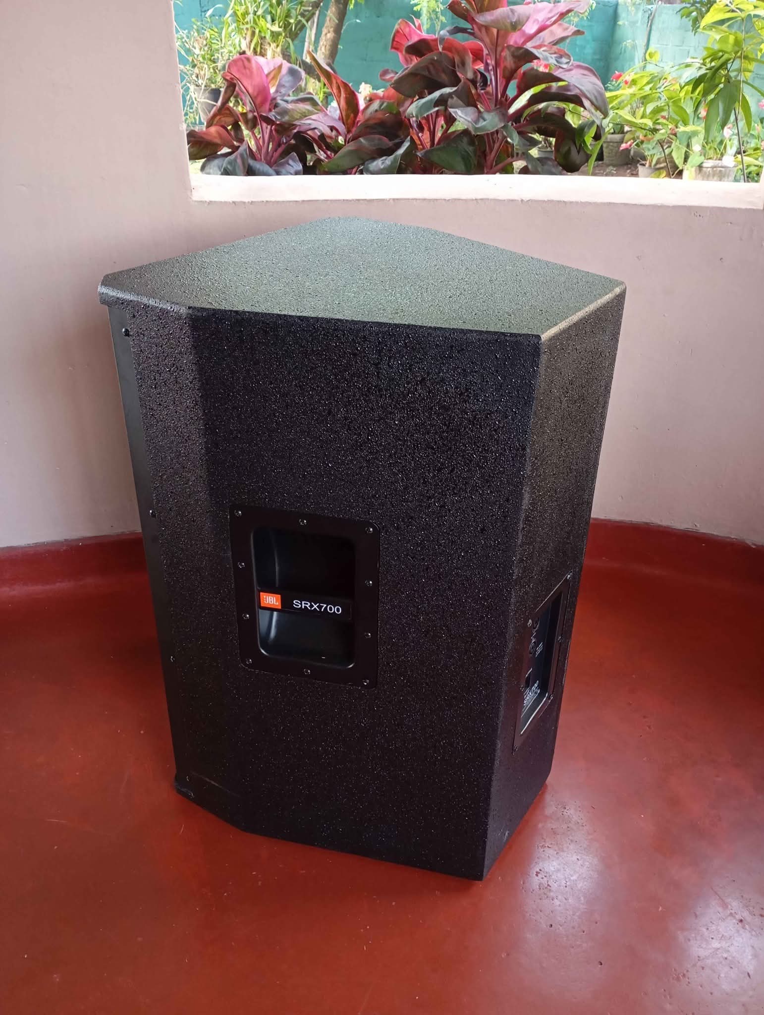 Excellent bookshelf speaker JBL J520M. Sound is great Highly rated
