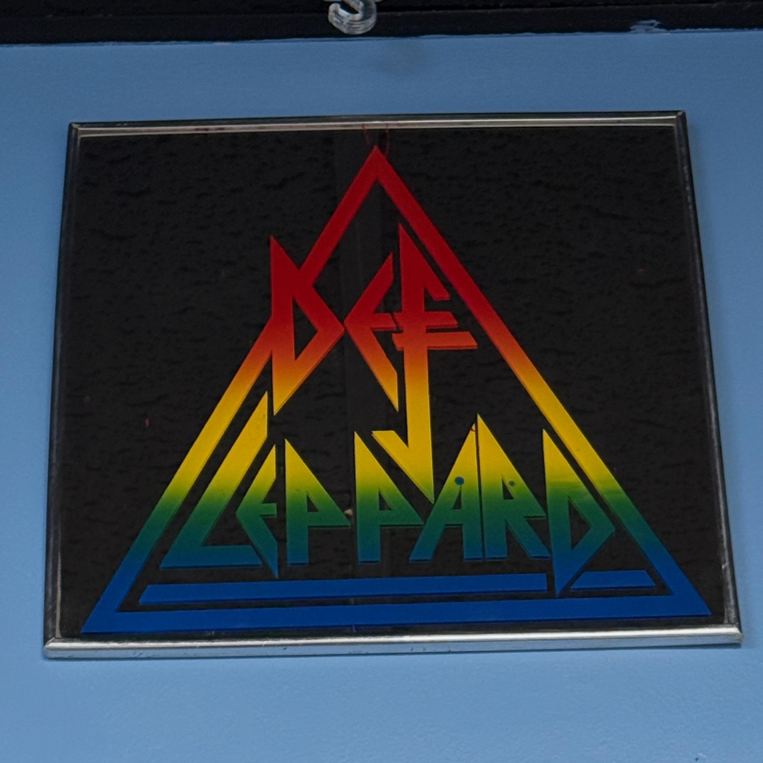 80's ヴィンテージ Def Leppard カーニバル・グラス・ミラー Def Leppard 1980s carnival glass prize for sale at Strictly