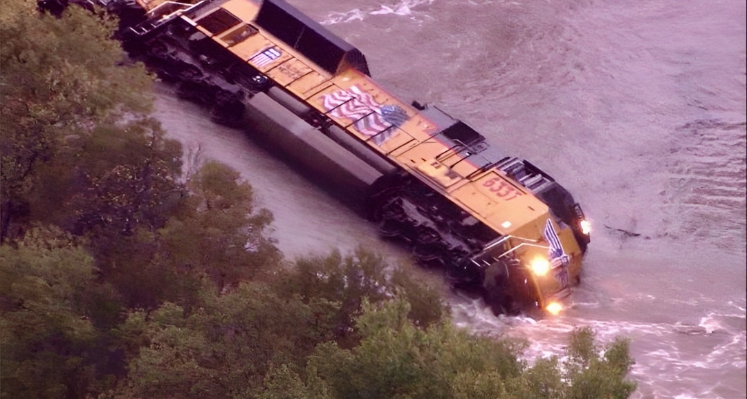 LIVE - In the early hours of October 24, 2015, a Union Pacific freight ...
