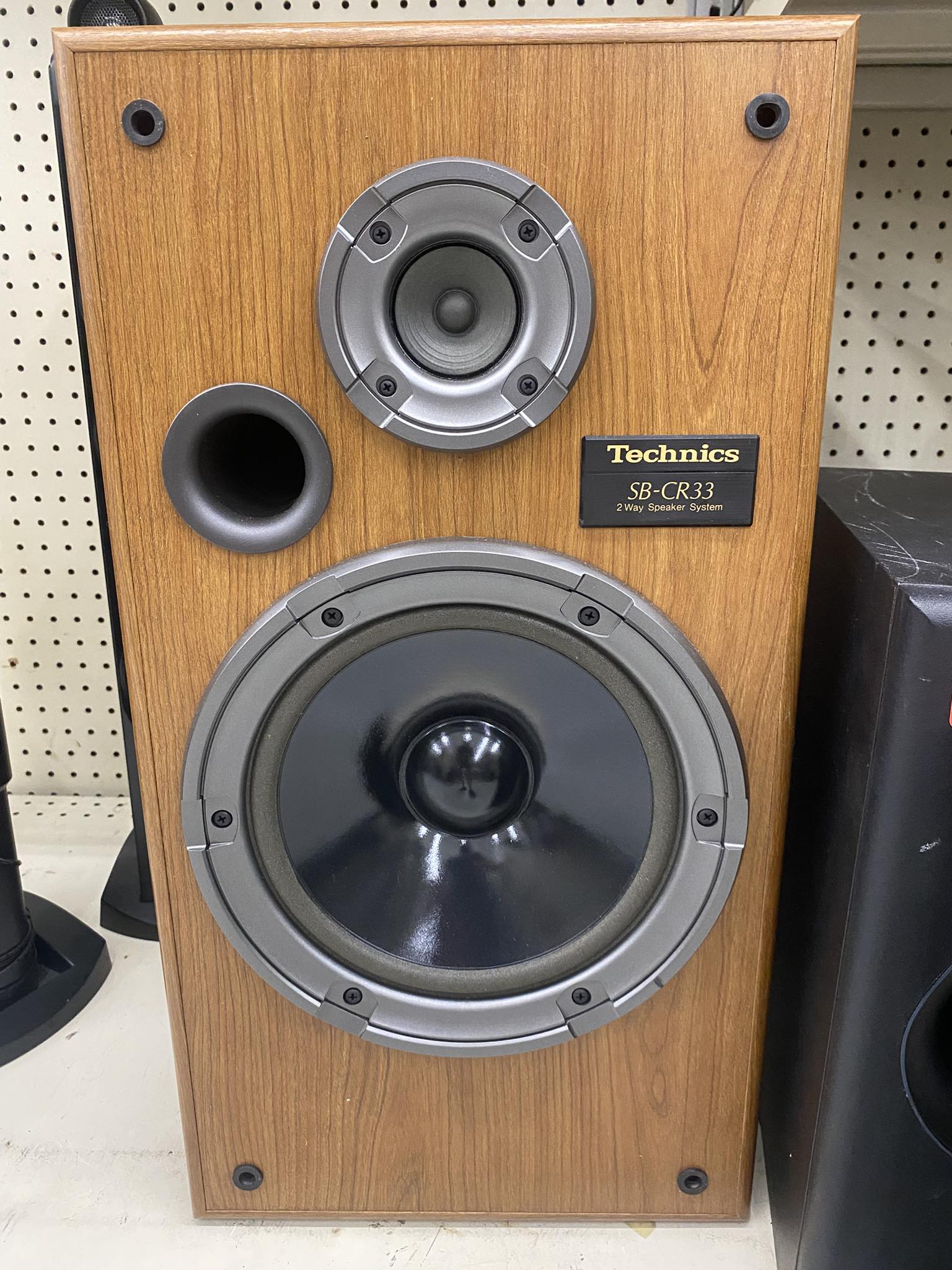 Beautiful thrift store finds. Bose 6.2 & Technics SB-G400. 😍