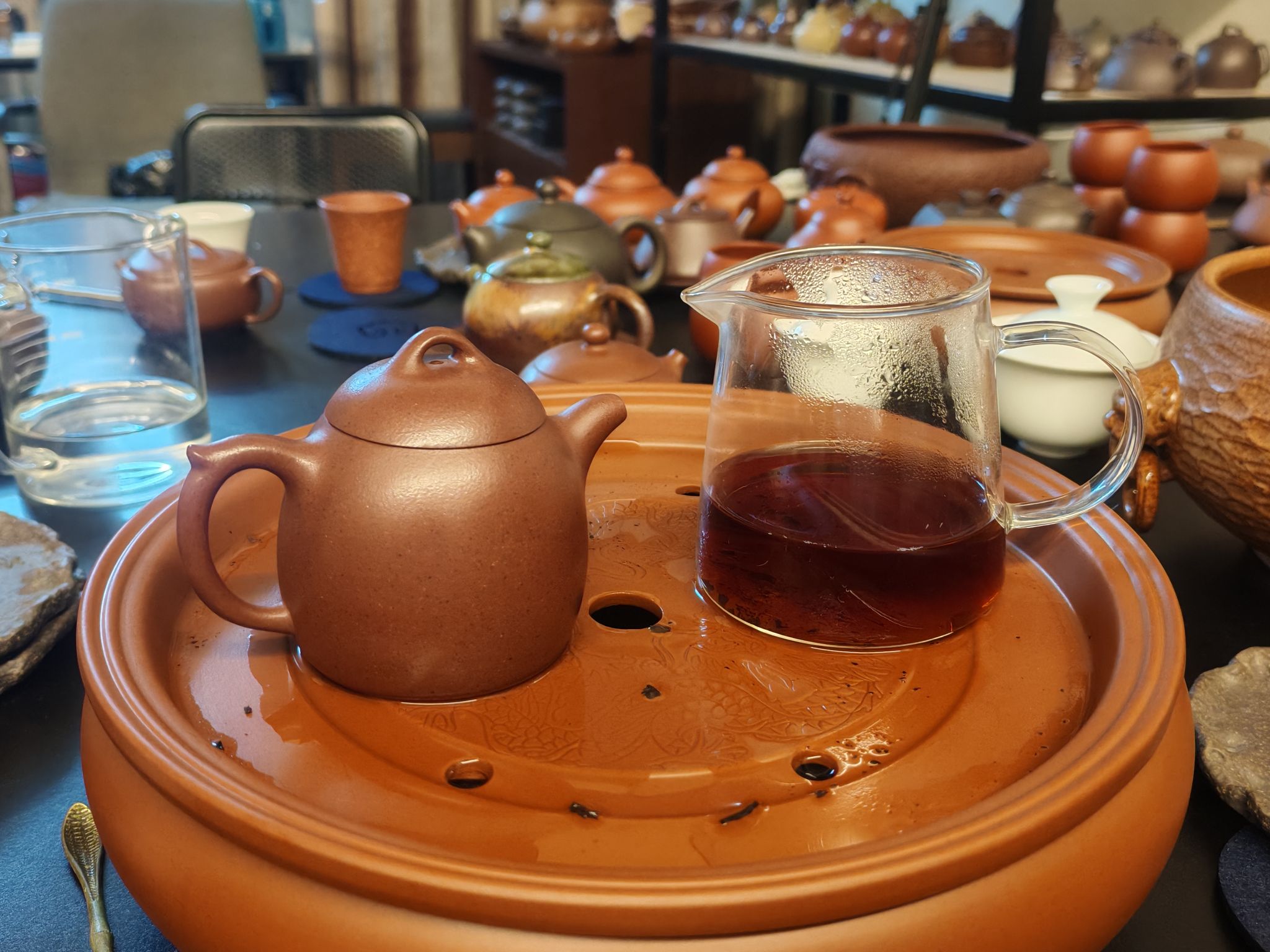旧 珍藏朱砂紫砂竹節六角茶壺 350cc 網穴出水 汪寅仙底銘 竹節一体