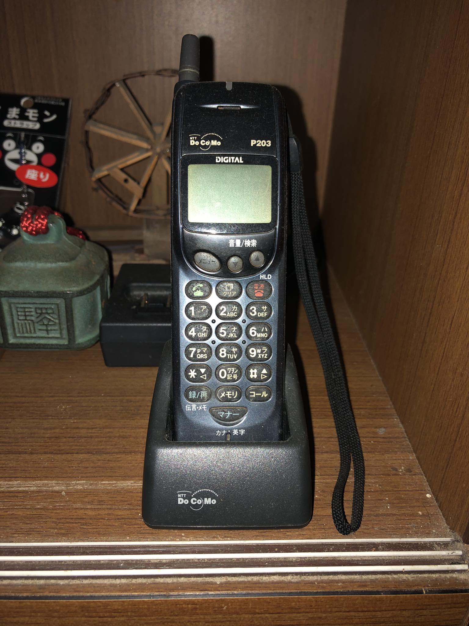 ドコモのムーバP203です… わが家で初めて手に入れた携帯電話です… 電話