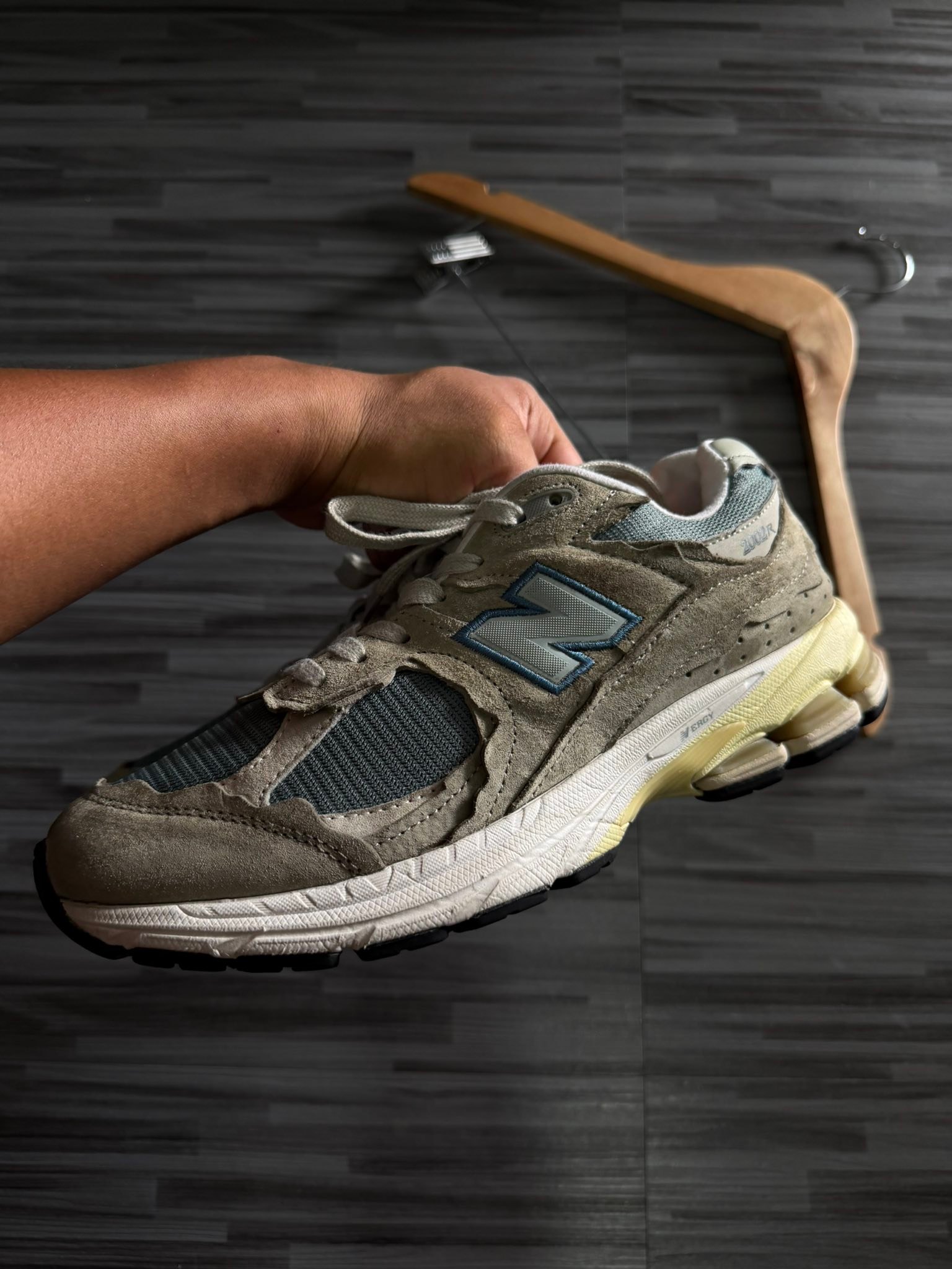 New balance 2002r