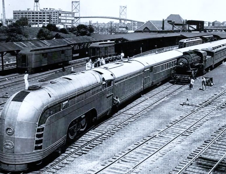 Henry Dreyfuss' iconic Mercury streamliner train design