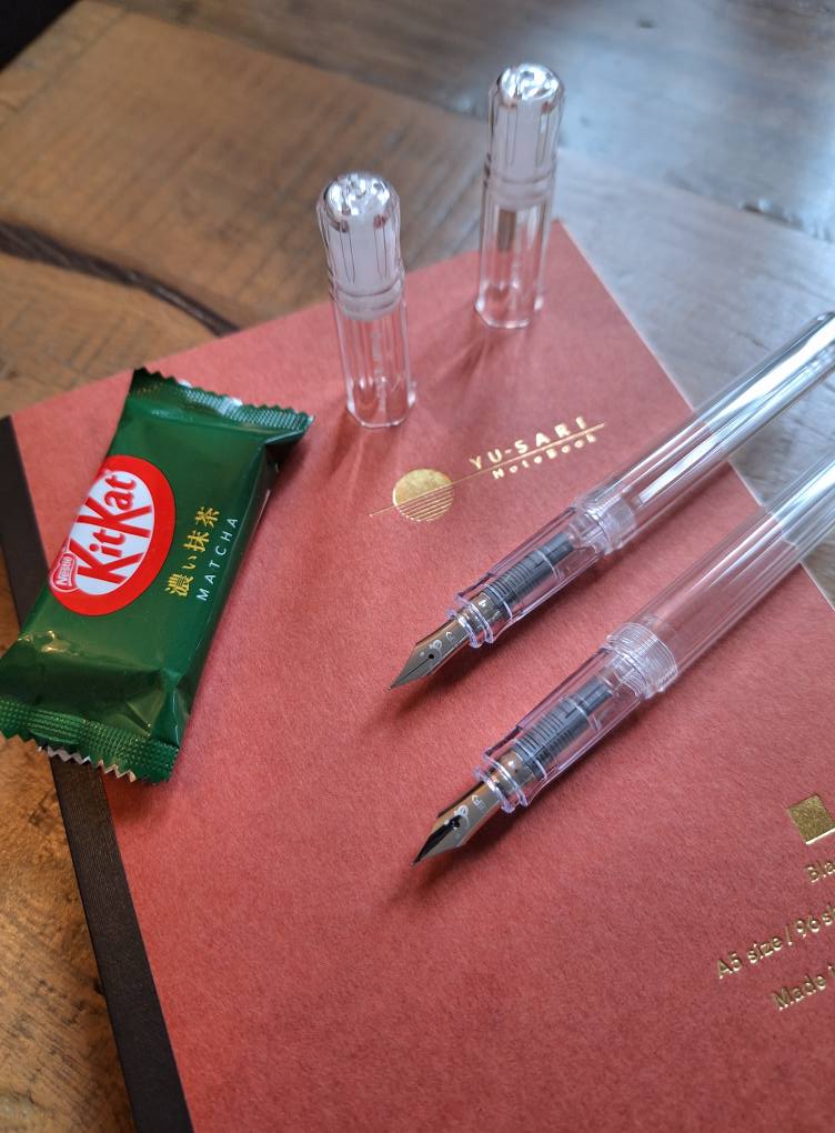 筆記具 KitKat How is it that there's a fountain pen on the back of this Japanese