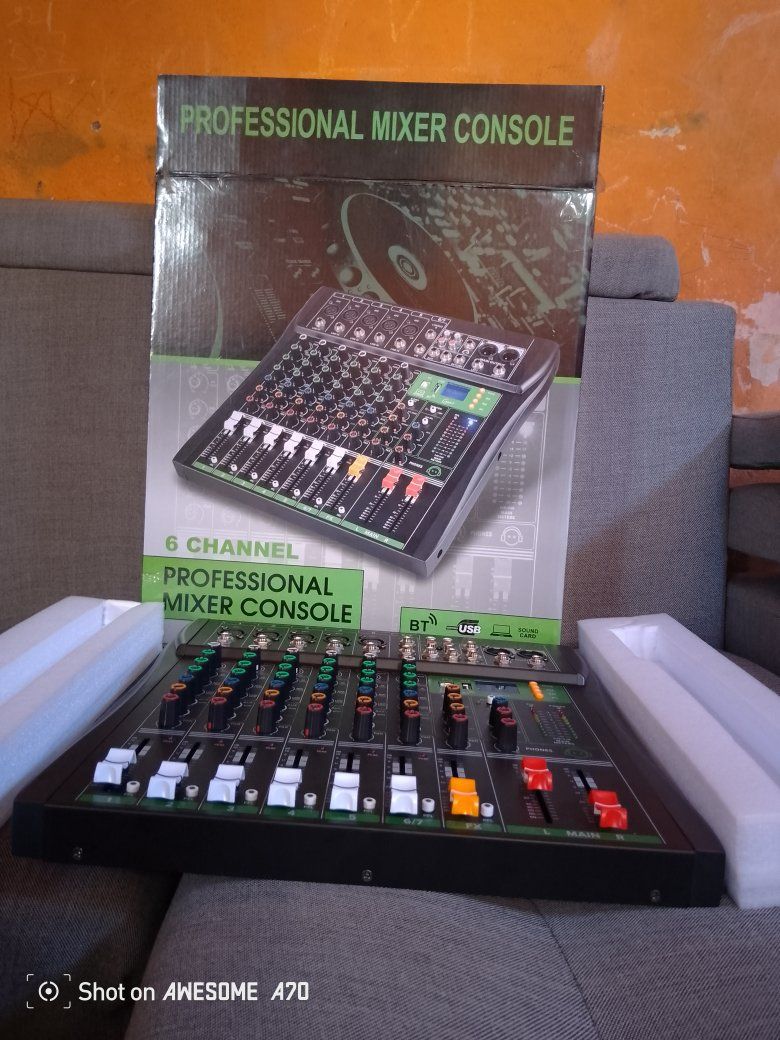 Ibiza DJ21USB-MKII Table De Mixage 4 Voies 7 Canaux USB - Parfaite Pour DJ Débutants Et Karaoké - Noir