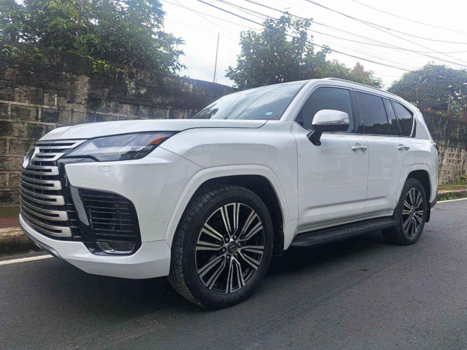 FOR SALE BRANDNEW 2025 LEXUS LX700H HYBRID LUXURY EDITION