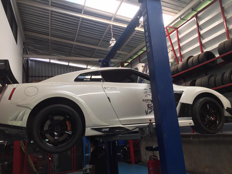GTR R35 ได้เวลาเปลี่ยนนำ้มันเกียร์... - Revspec Suvarnabhumi | Facebook