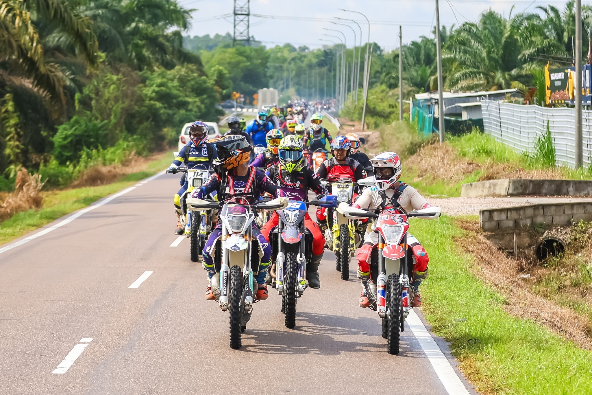 Brader! Korang tak penat ke hidup dengan lifestyle bandar ni? Hari-hari ...