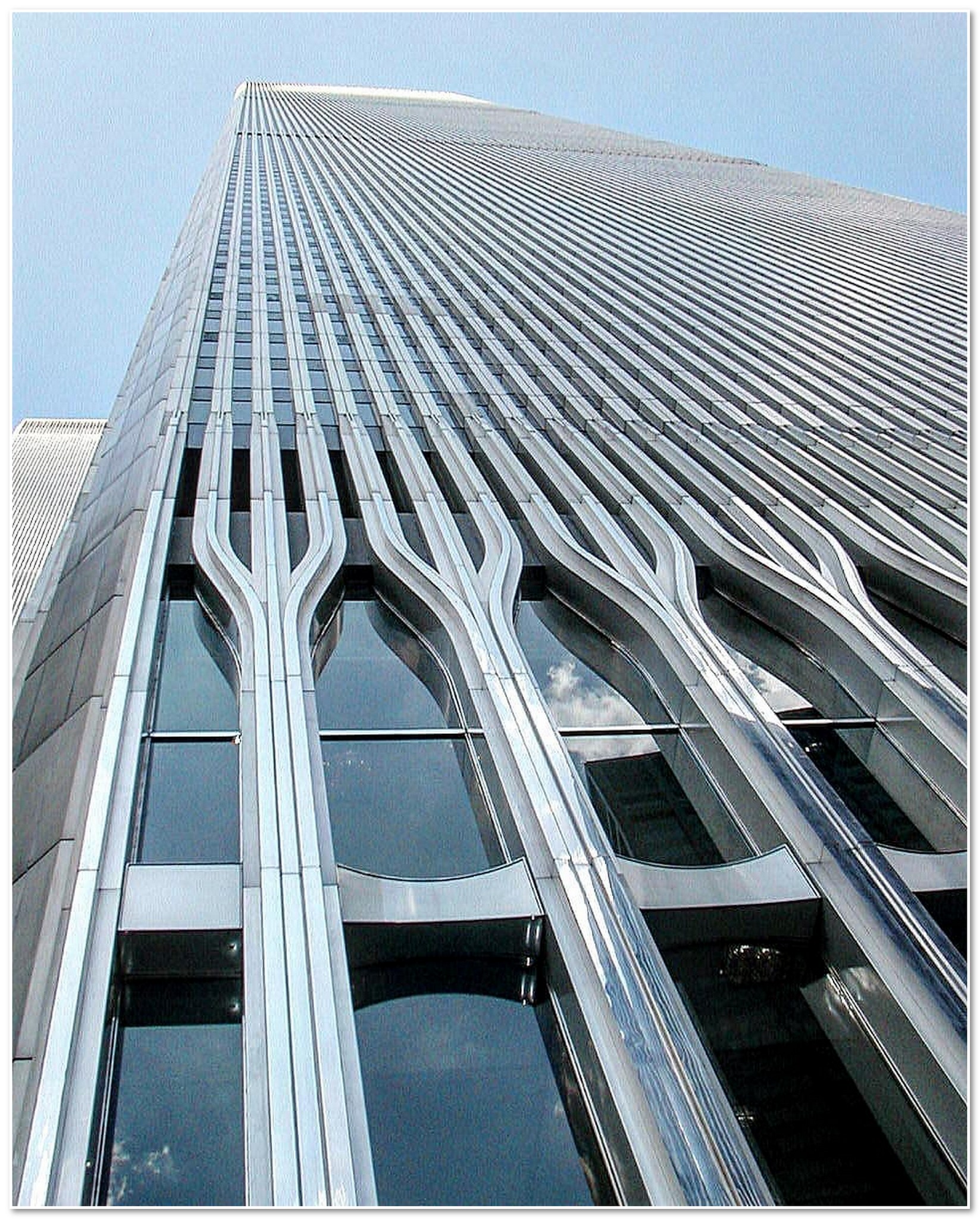 Old - Looking up at the second tallest building in New York, the ...