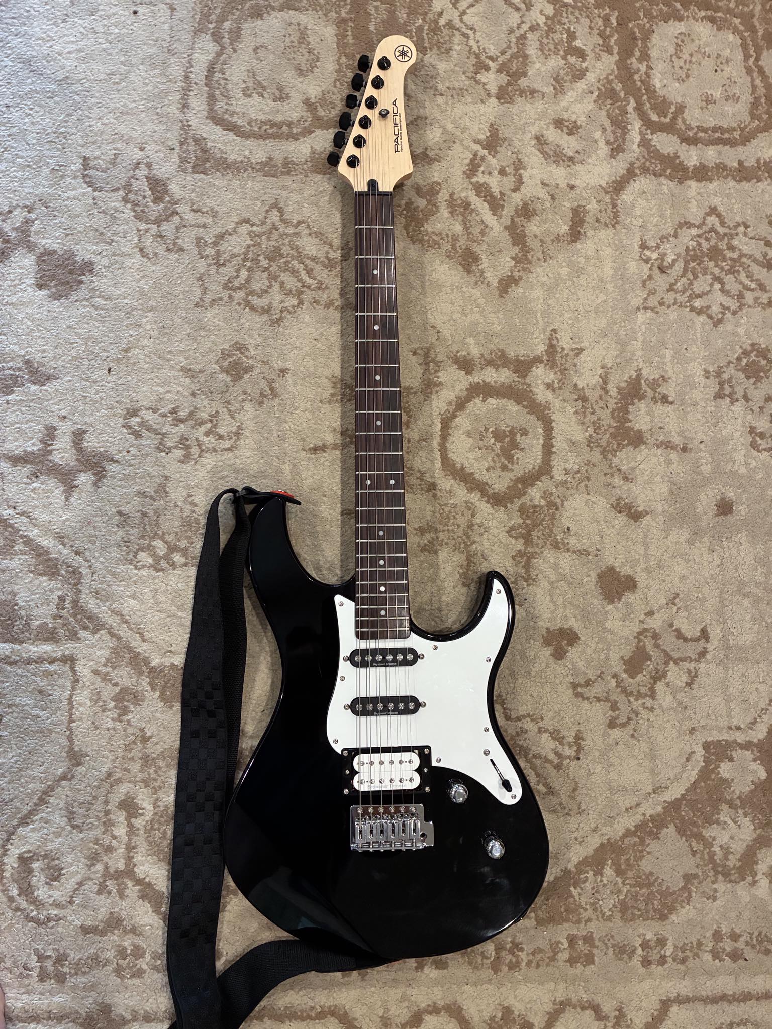 Yamaha Pacifica 112v modded with Seymour Duncan JB and Quarter