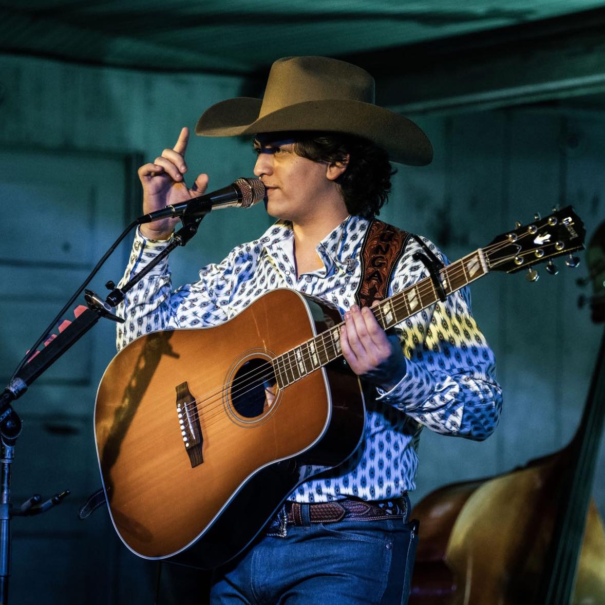 Mirror Mirror - Randall King This is my all time favorite country song ...