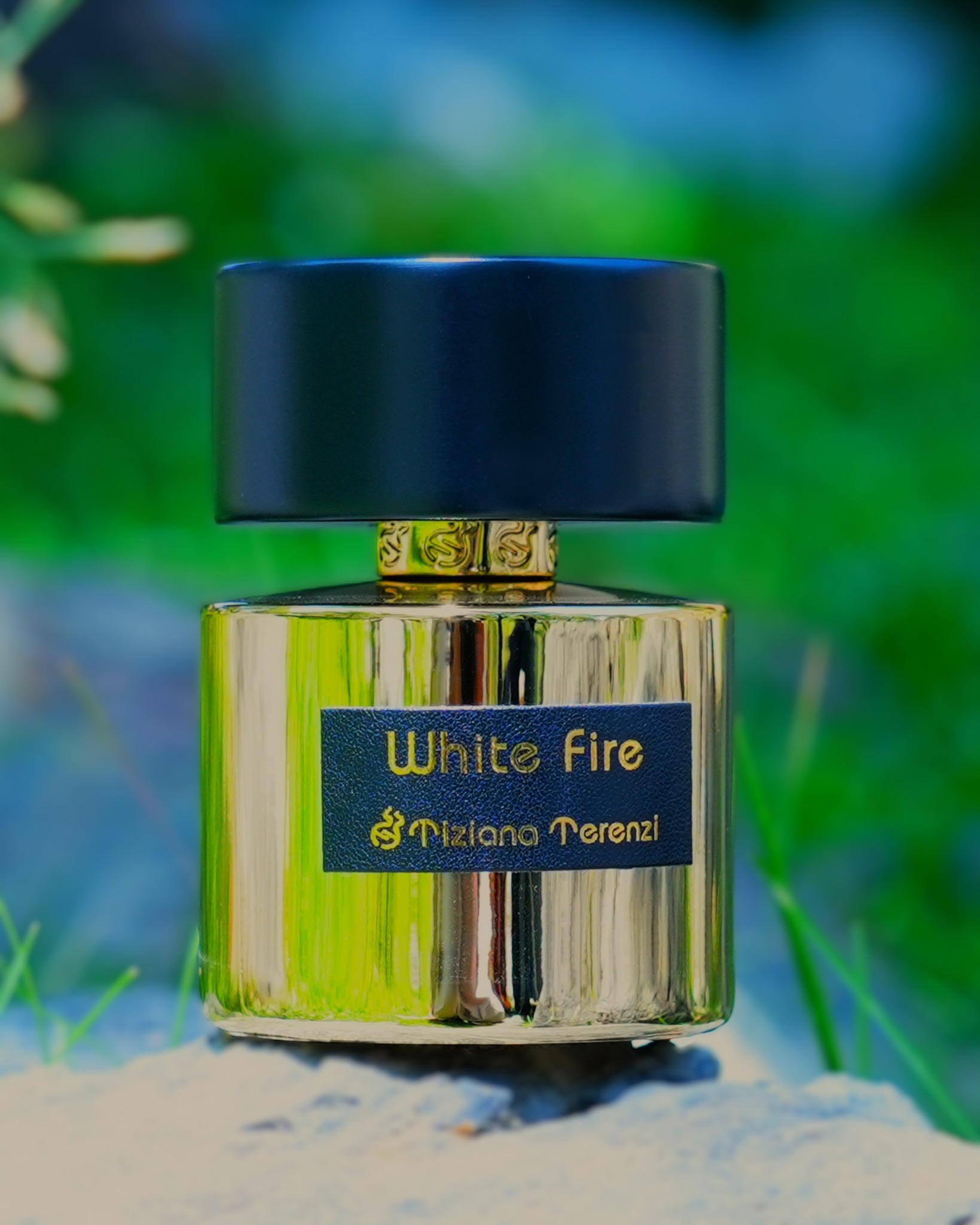 White Fire by Tiziana Terenzi is a Woody Aquatic fragrance for 