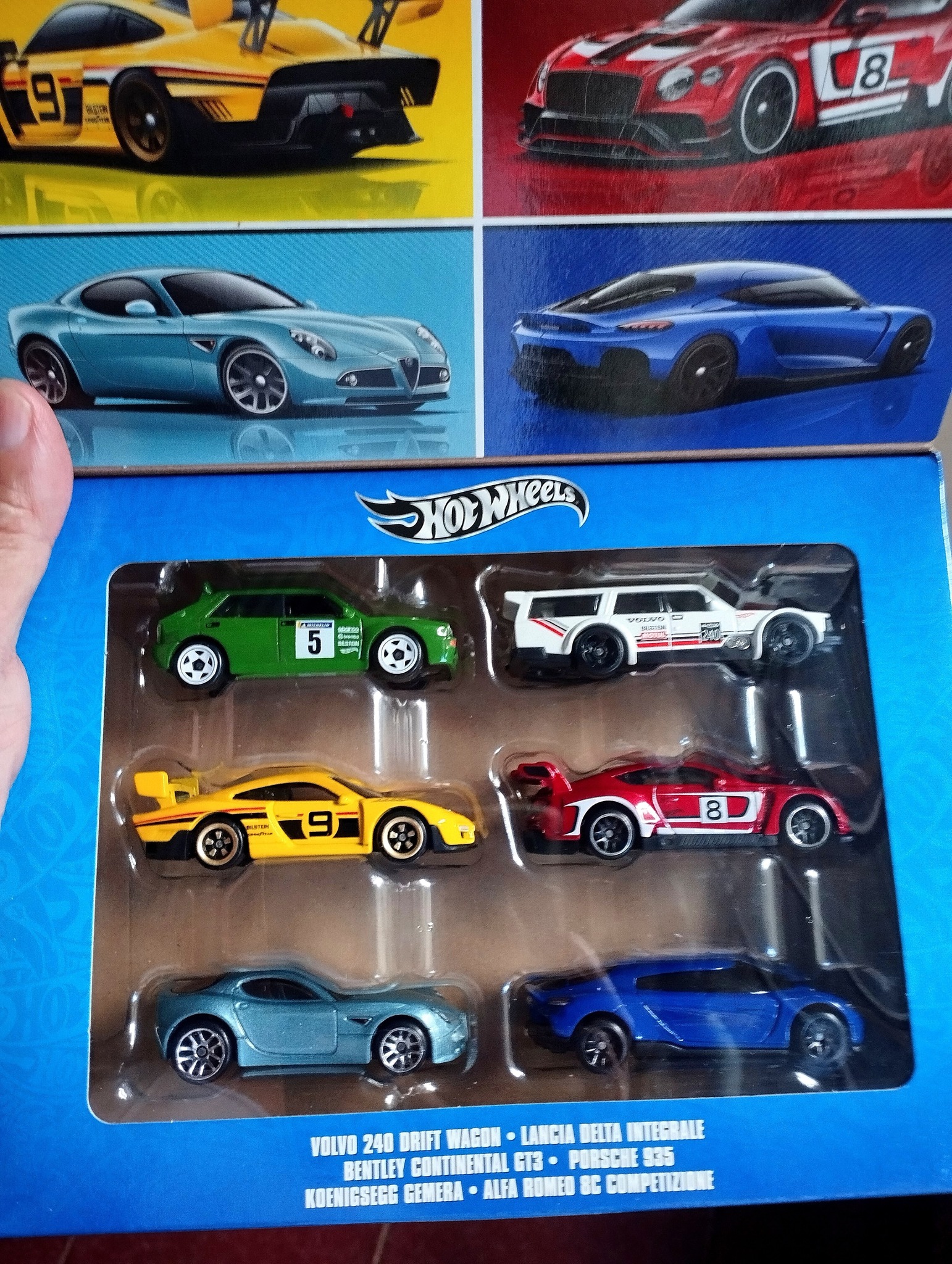 Bought this Japanese hotwheels 6 packs coz of the Porsche 935!😆