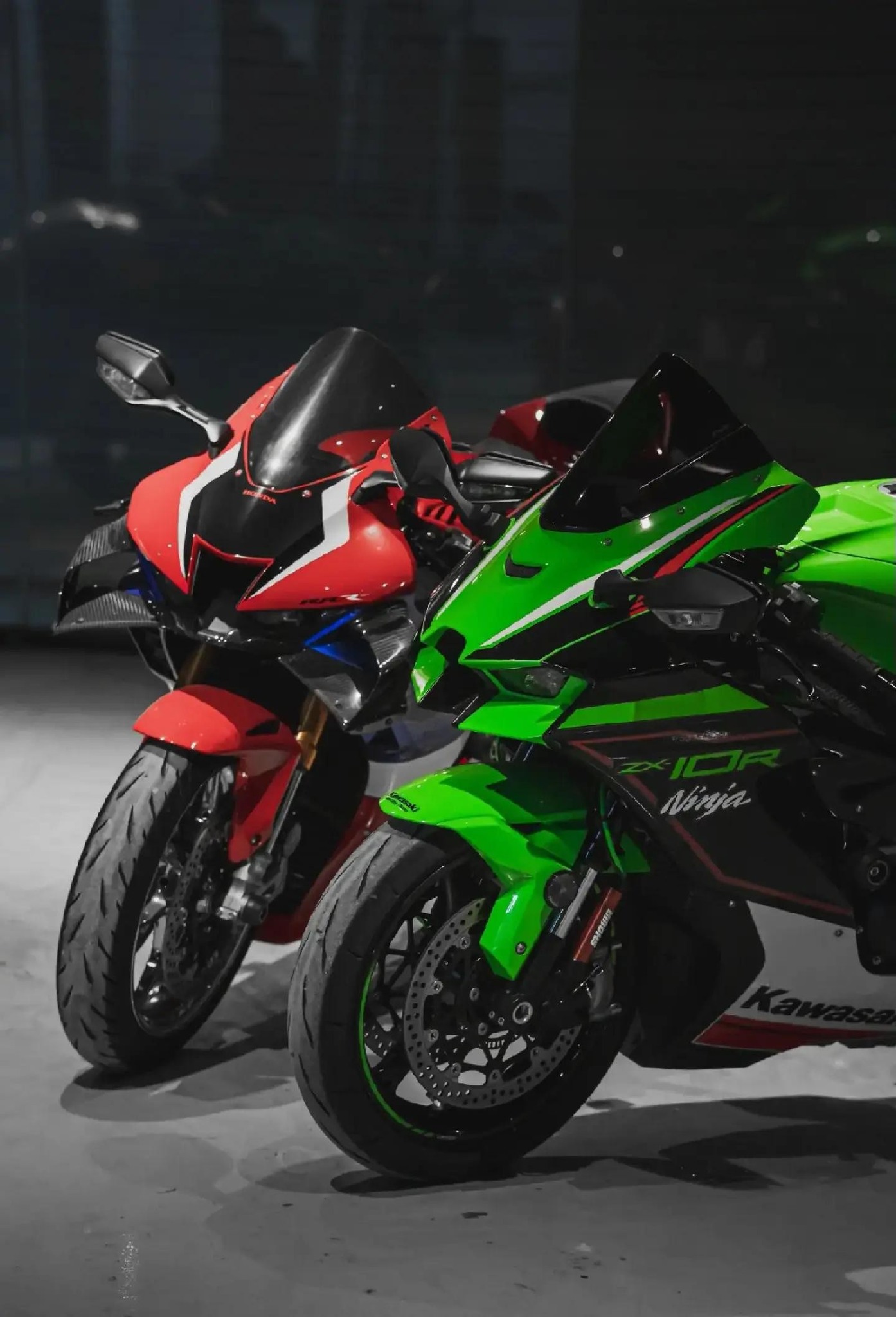 Kawasaki ZX-9R vs Honda CBR954RR Fireblade 🔥🔥🔥 The Honda