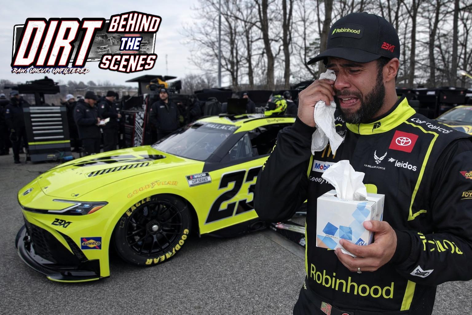 Dirt - Here’s an inside look at Bubba Wallace’s pit during this break😂 ...