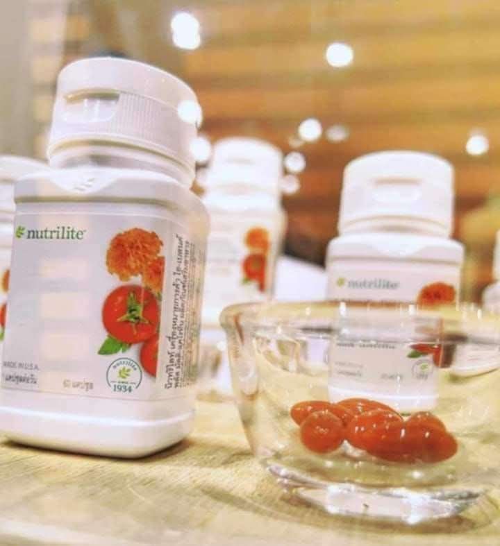 GlutaMax by Vida L-Glutathione 250mg ซึ่งเป็นผลิตภัณฑ์เสริมอาหารในรูปแบบแคปซูล ส่วนประกอบหลัก: แอล-กลูต้าไธโอน (นำเข้าจากประเทศญี่ปุ่น) วิตามินซี กรดอัลฟาไลโปอิก สารสกัดจากเปลือกสน ซิงค์ และสารสกัดจากผลไม้ต่างๆ เช่น ส้ม มะเขือเทศ และเมล็ดองุ่น 