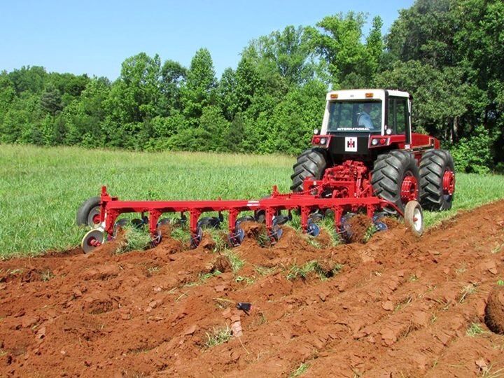 Lachimetime - The IH JXP-584M 3-Point 8-Bottom Moldboard Plow is a ...
