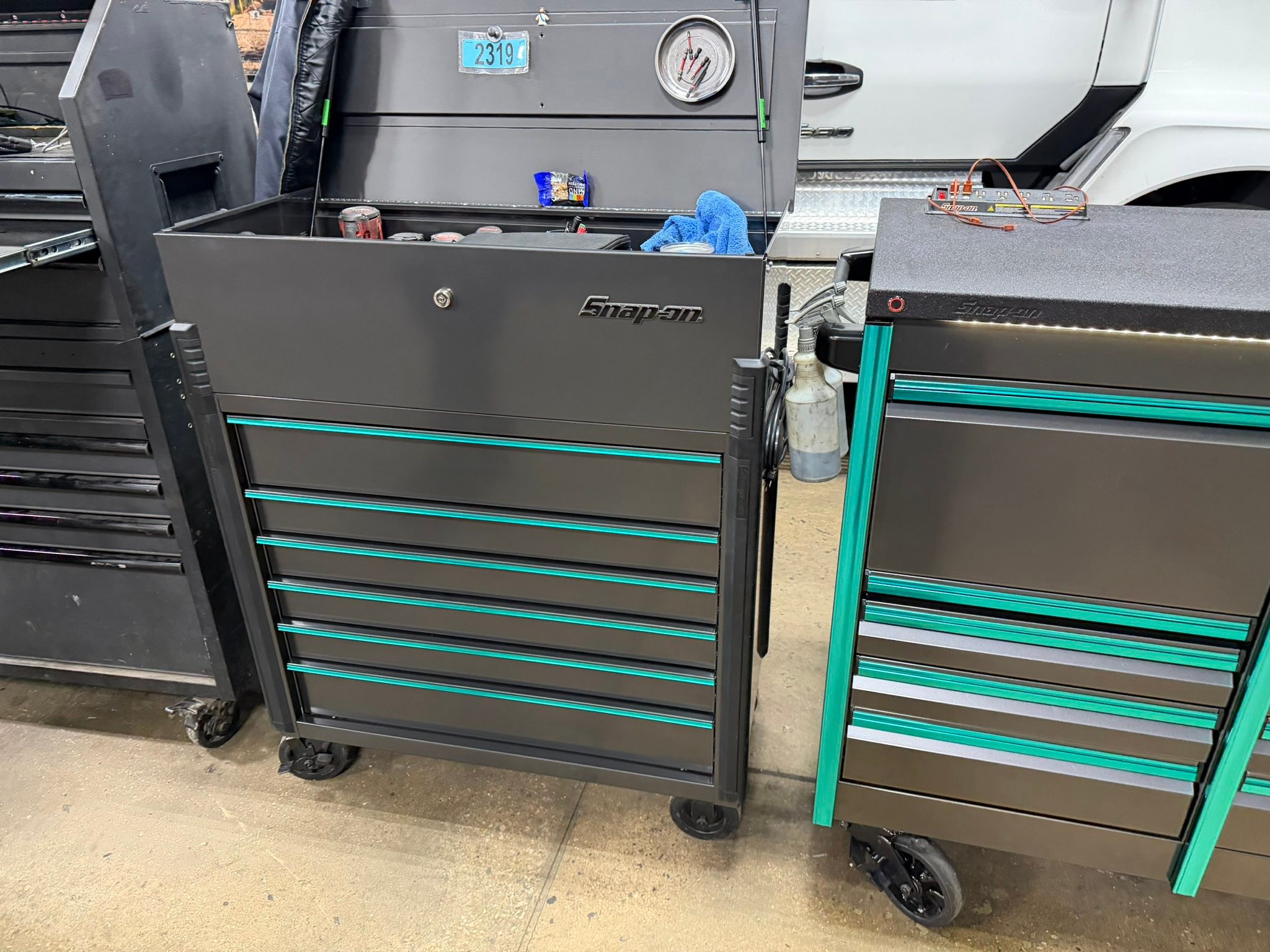 New epic 84in tool box with carbonite and teal trim