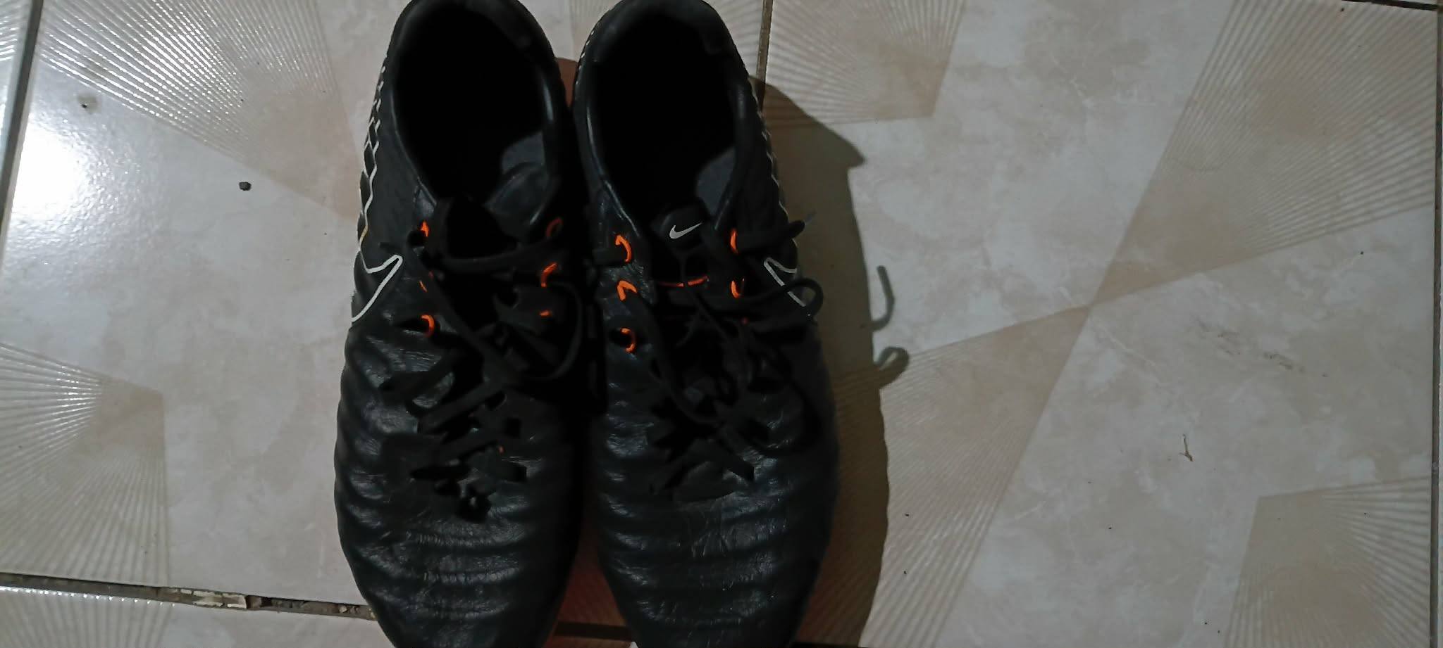 Nike 100.000 y NB 130.000 como nuevo X N … Shampion nike original