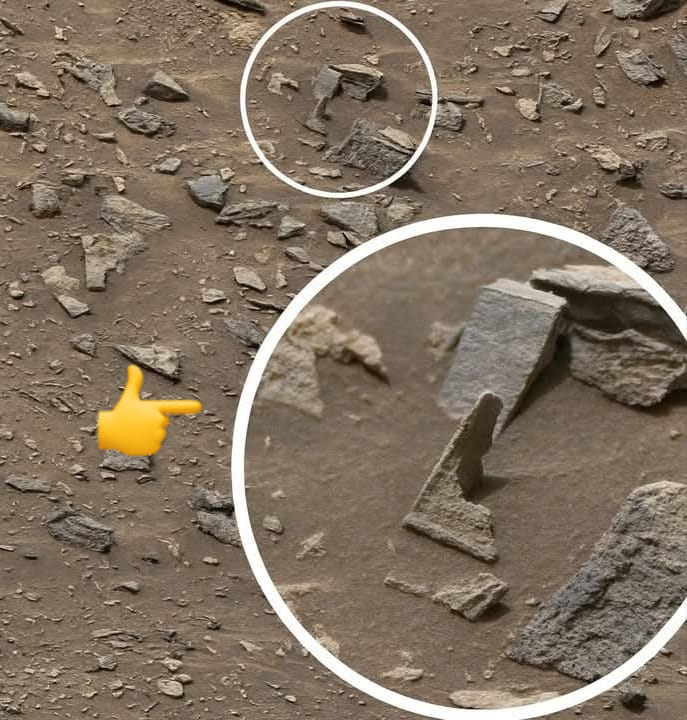 Som - Mars Rock Fragments with Sharp Edges! This image shows fractured ...