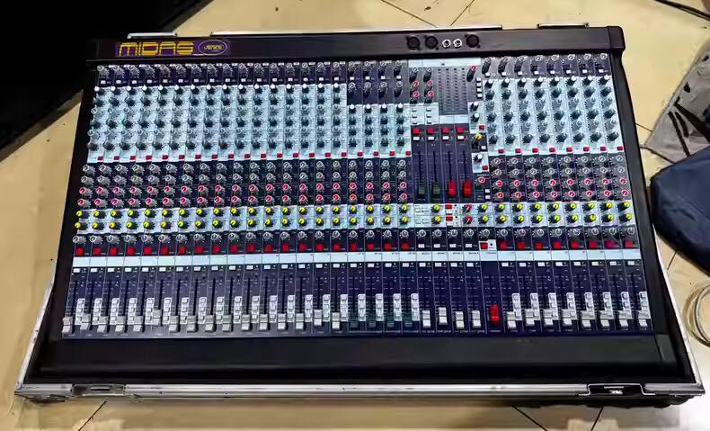 MIDAS VENICE 320 mixer